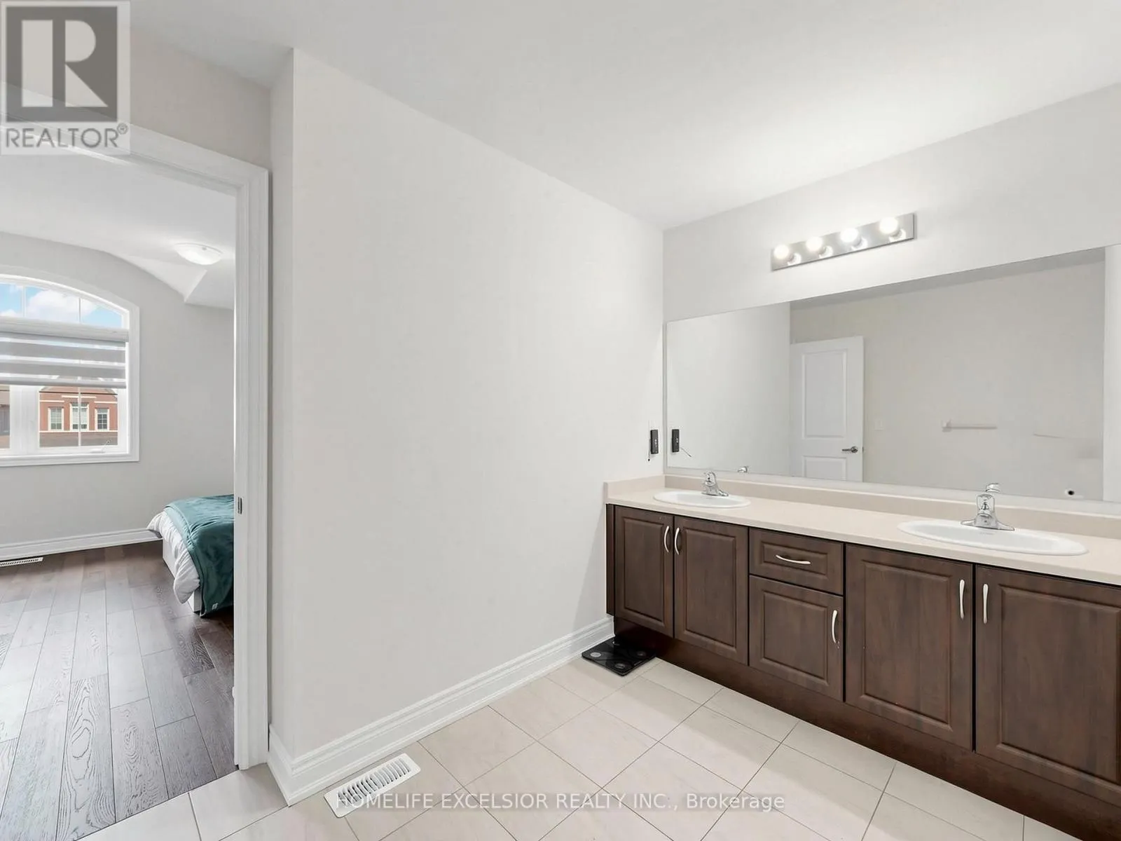 5 MANOR HAMPTON STREET