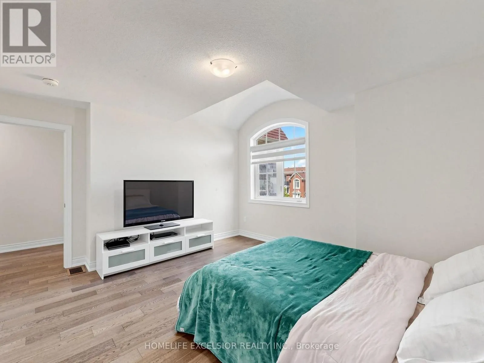 5 MANOR HAMPTON STREET