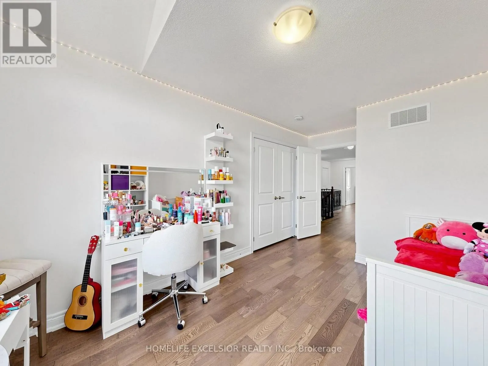 5 MANOR HAMPTON STREET