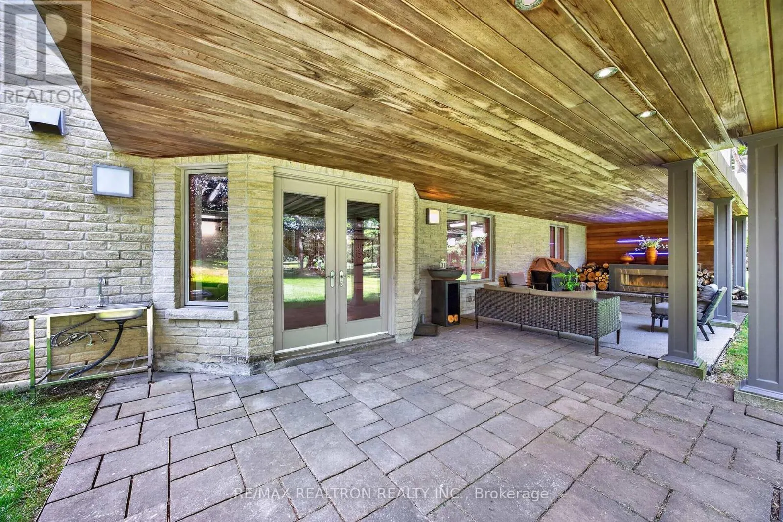 24 MAPLEHYRN AVENUE