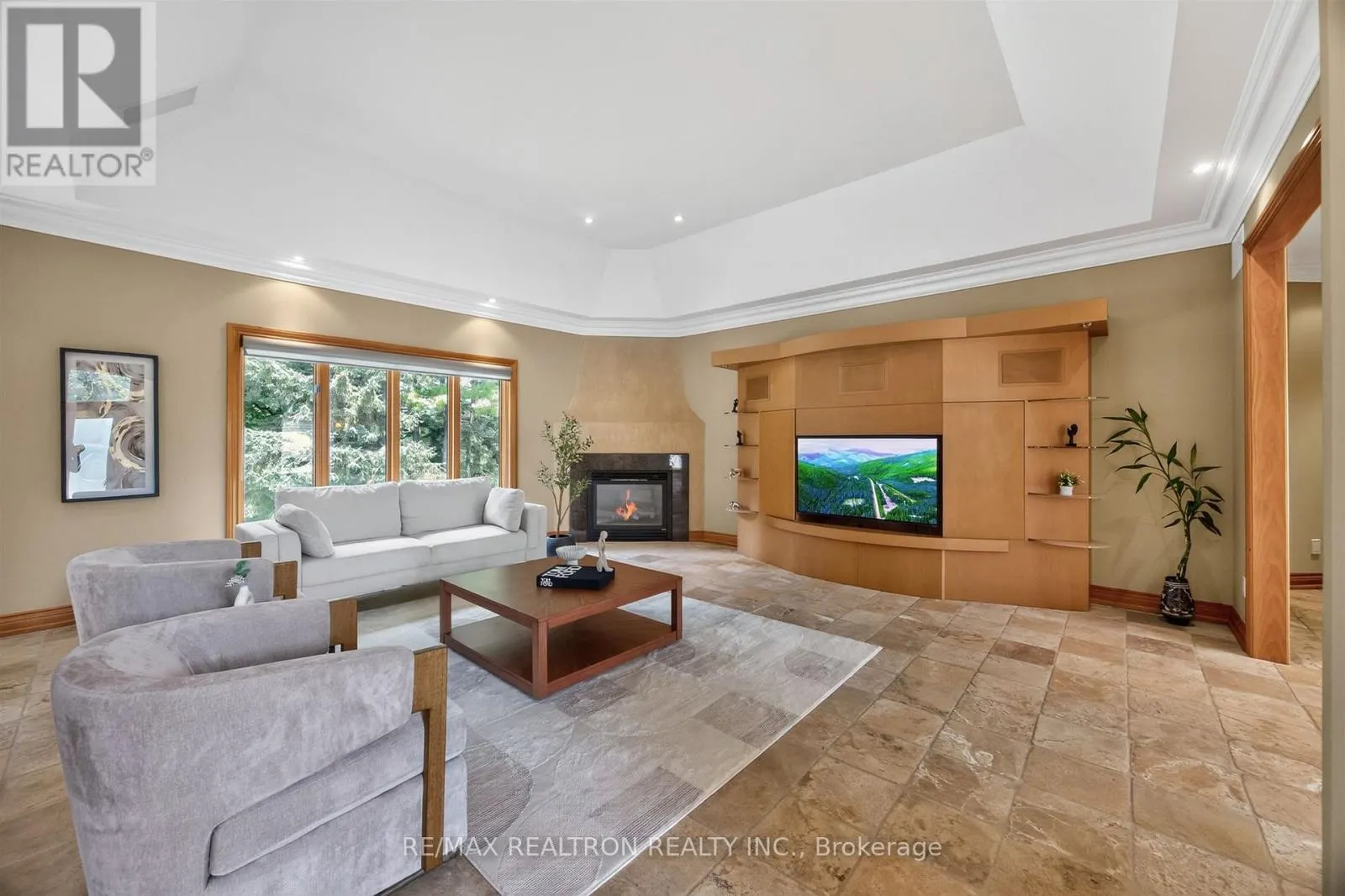 24 MAPLEHYRN AVENUE