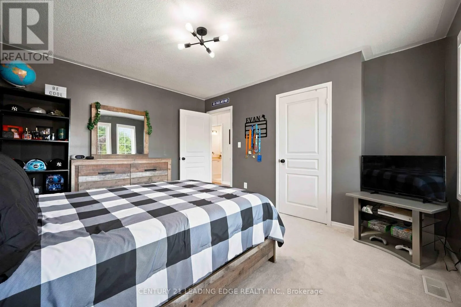 16 BOLSTER LANE