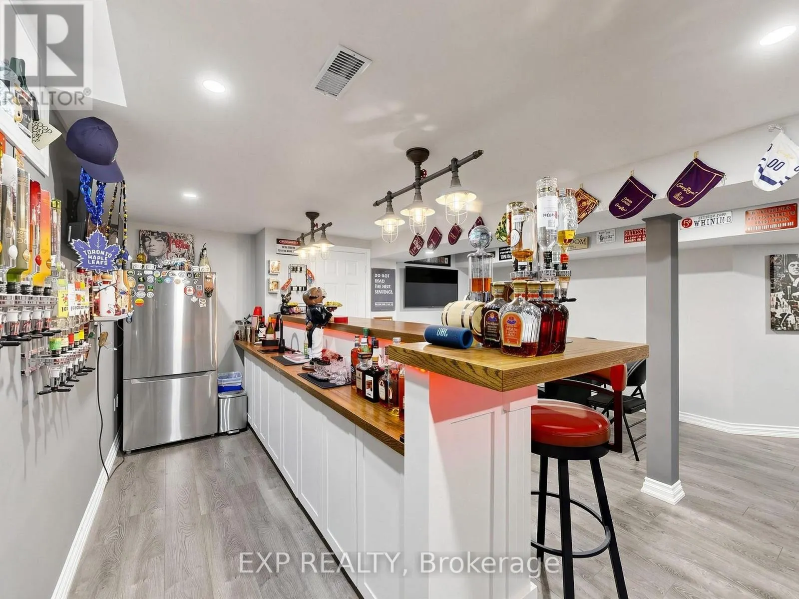 9 CARNESS CRESCENT