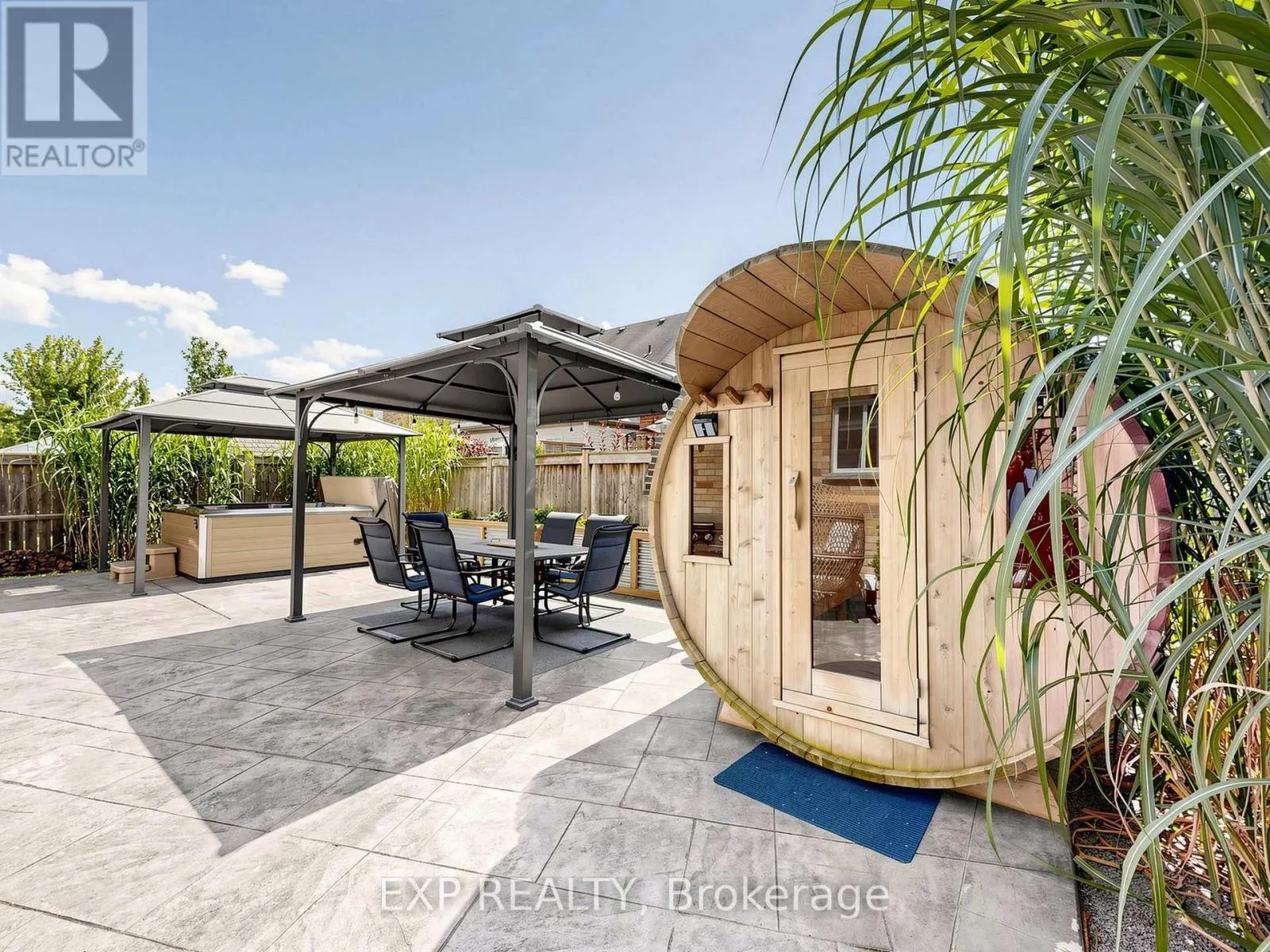 9 CARNESS CRESCENT