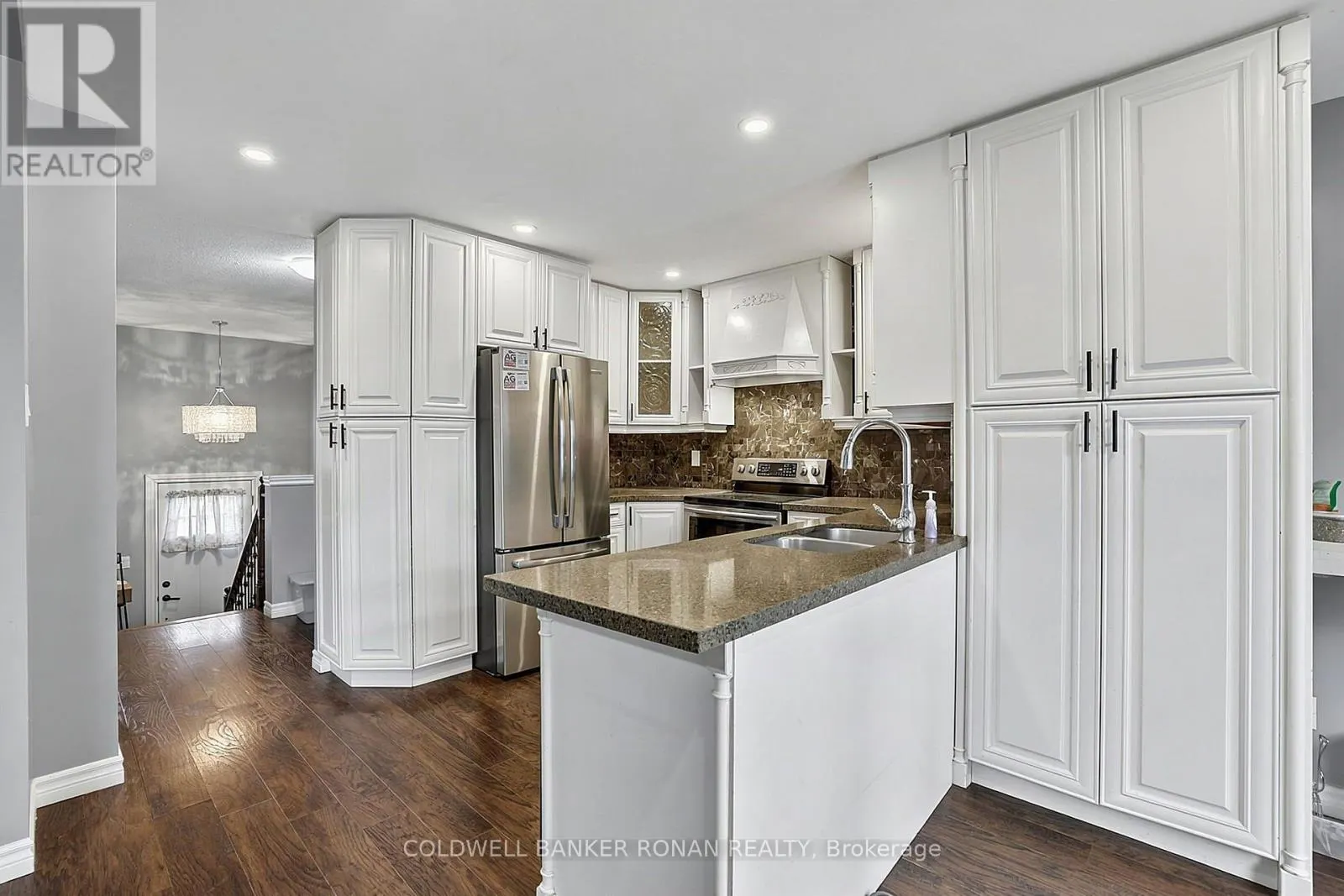 8 MCCARTHY CRESCENT