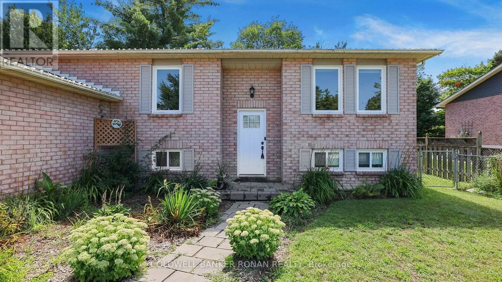 8 MCCARTHY CRESCENT