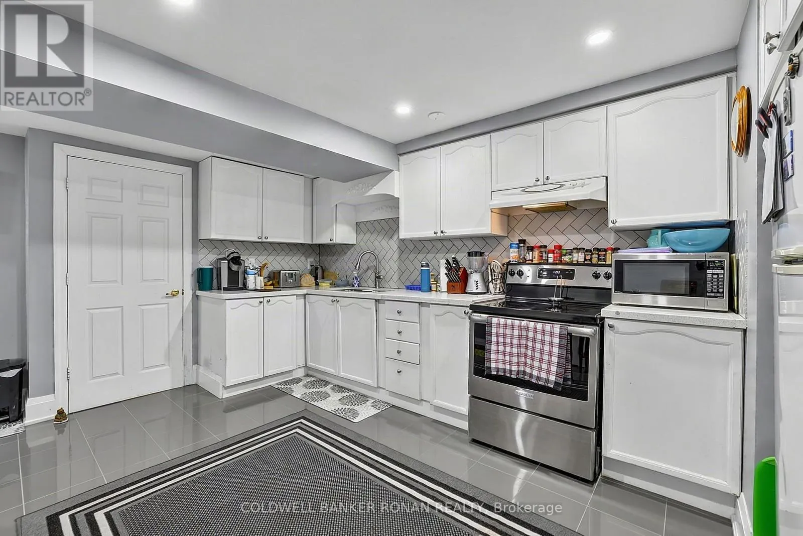 8 MCCARTHY CRESCENT