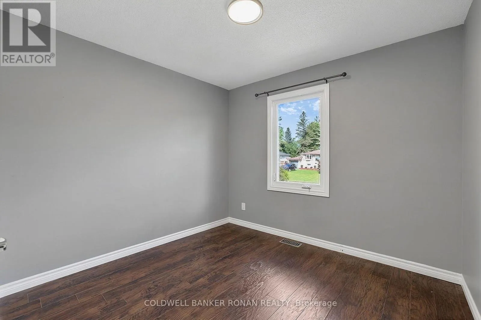 8 MCCARTHY CRESCENT