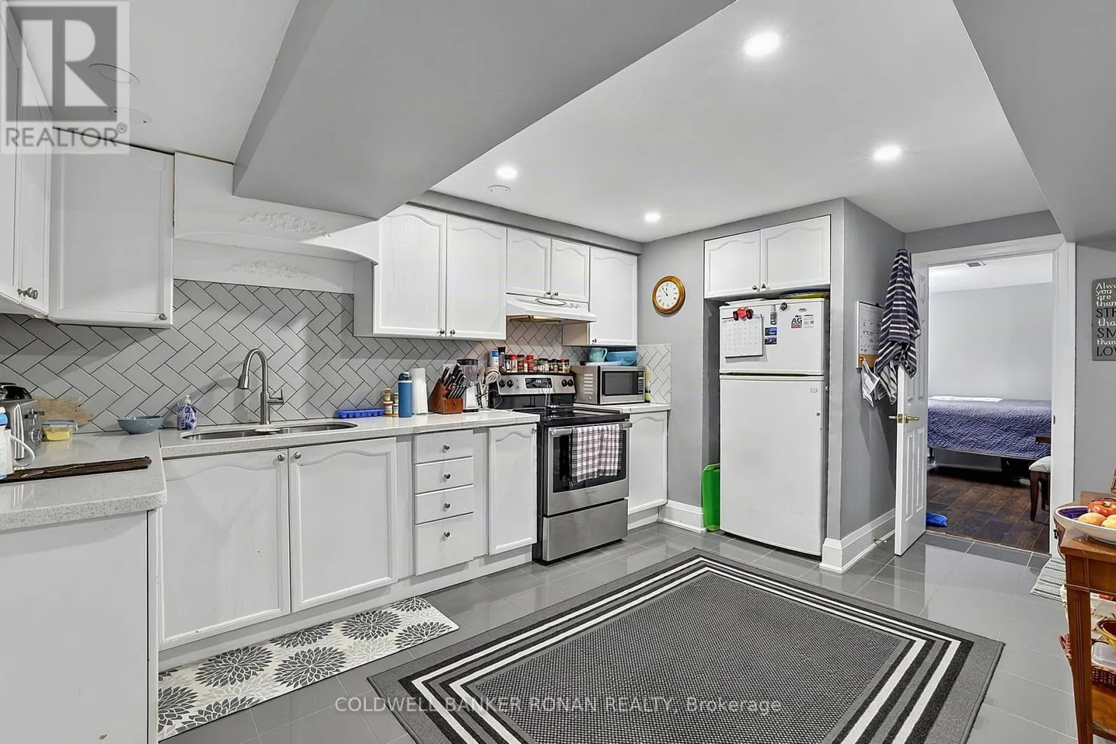 8 MCCARTHY CRESCENT