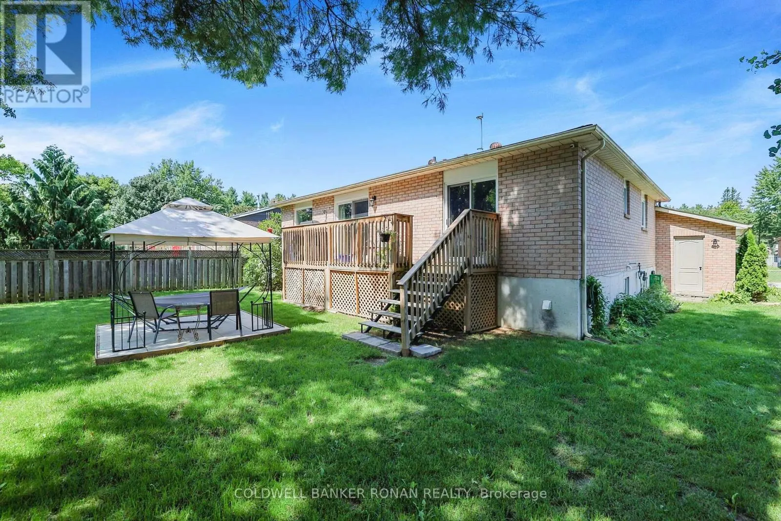 8 MCCARTHY CRESCENT