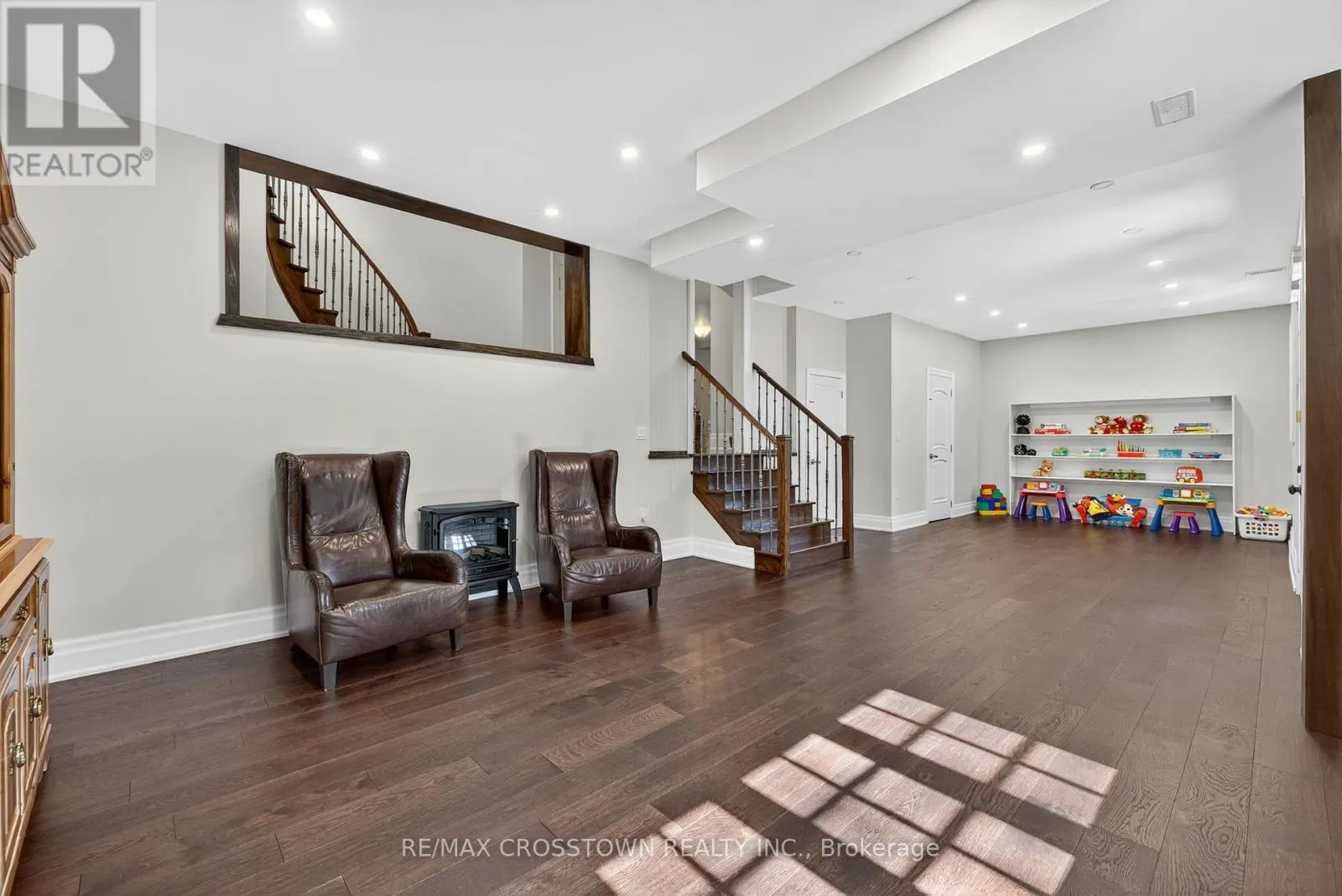 10 ANNSLEYWOOD COURT
