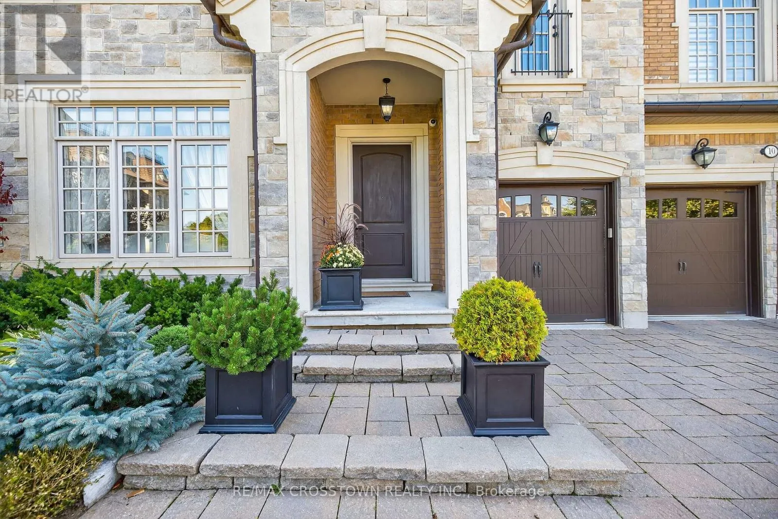 10 ANNSLEYWOOD COURT