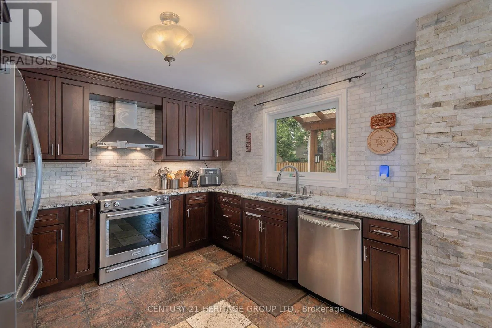 55 CHARTWELL CRESCENT