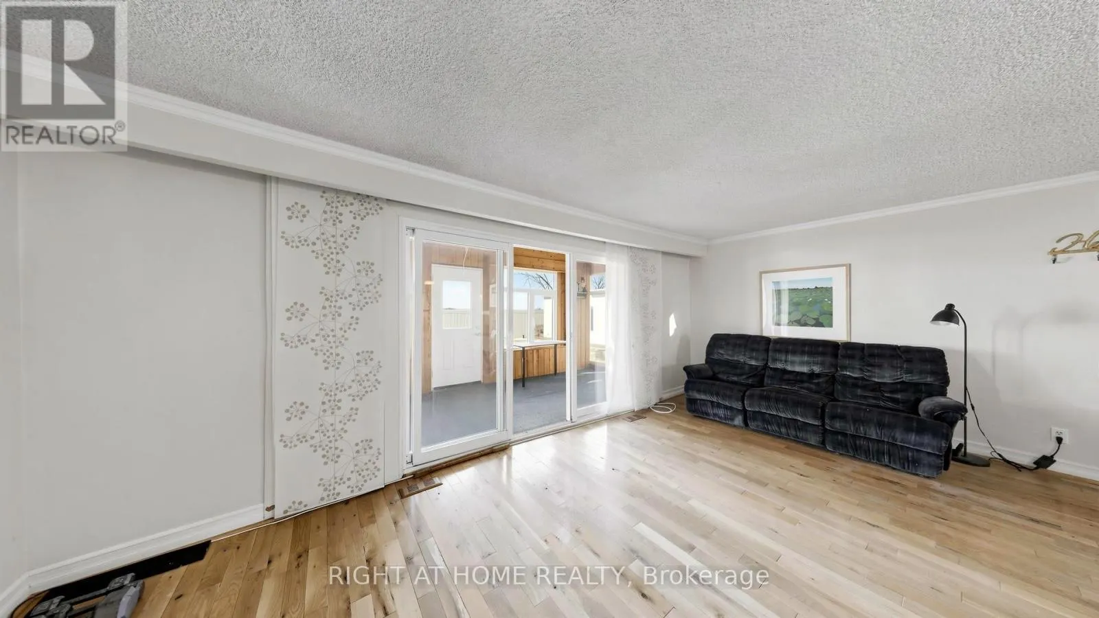 36 SHIRLEA BOULEVARD
