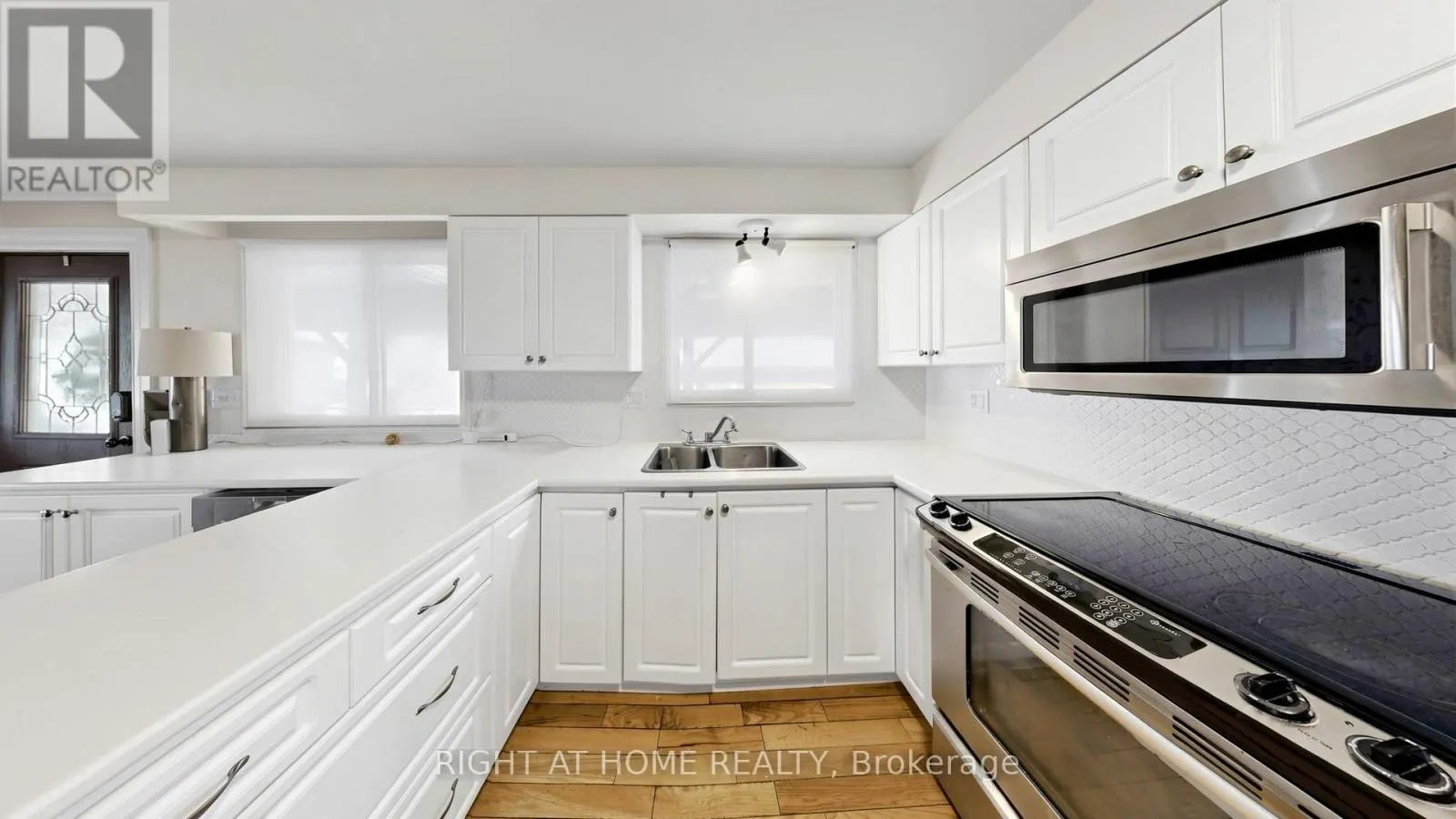 36 SHIRLEA BOULEVARD