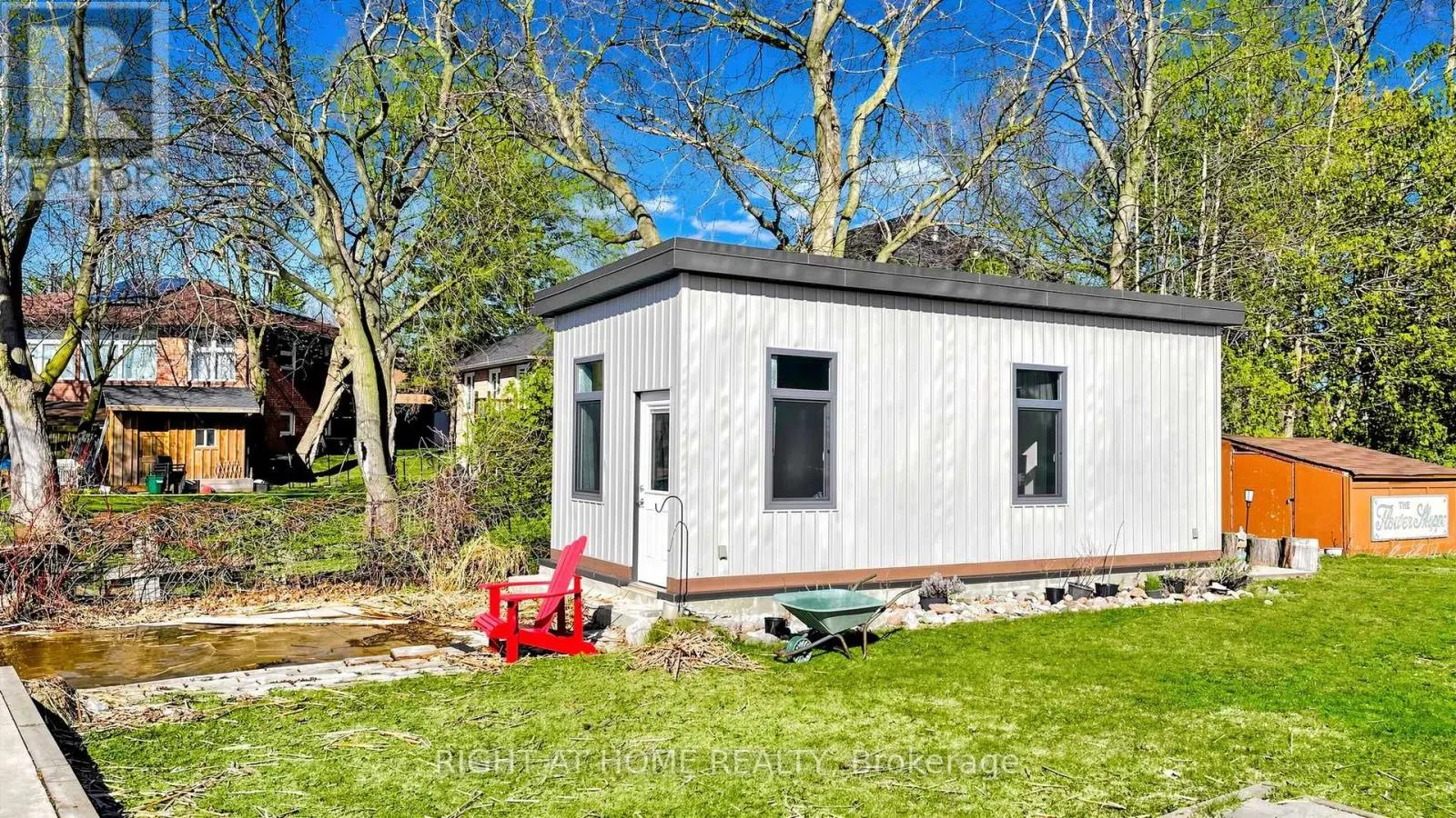 36 SHIRLEA BOULEVARD