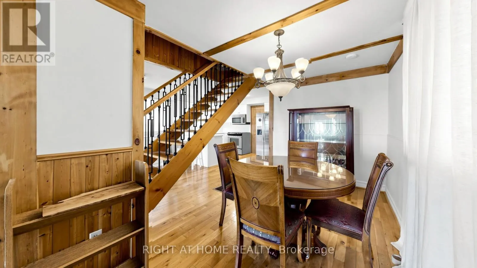 36 SHIRLEA BOULEVARD