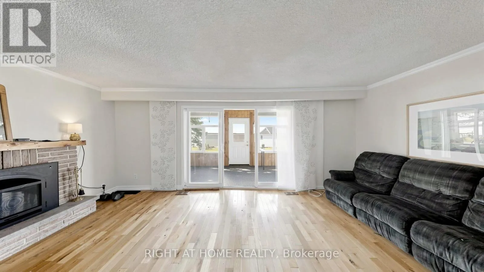 36 SHIRLEA BOULEVARD