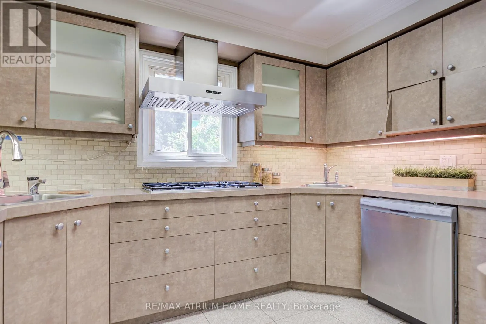 77 ROSEDALE HEIGHTS DRIVE
