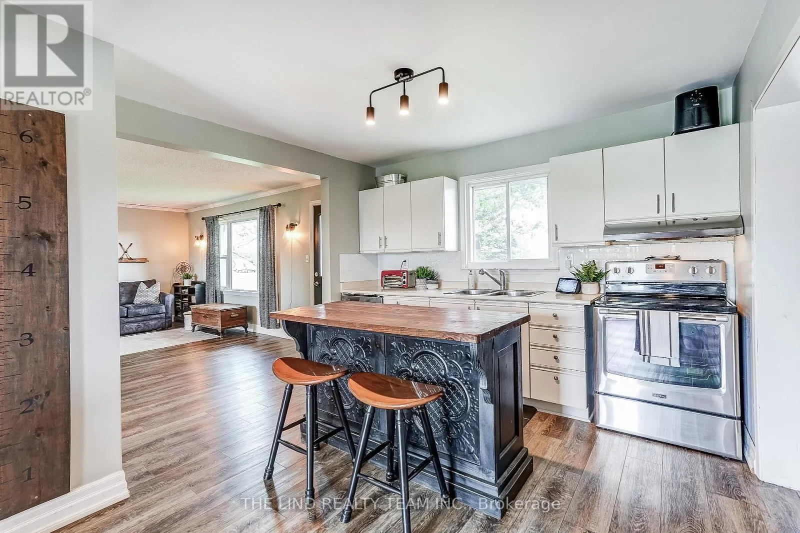 19505 BATHURST STREET