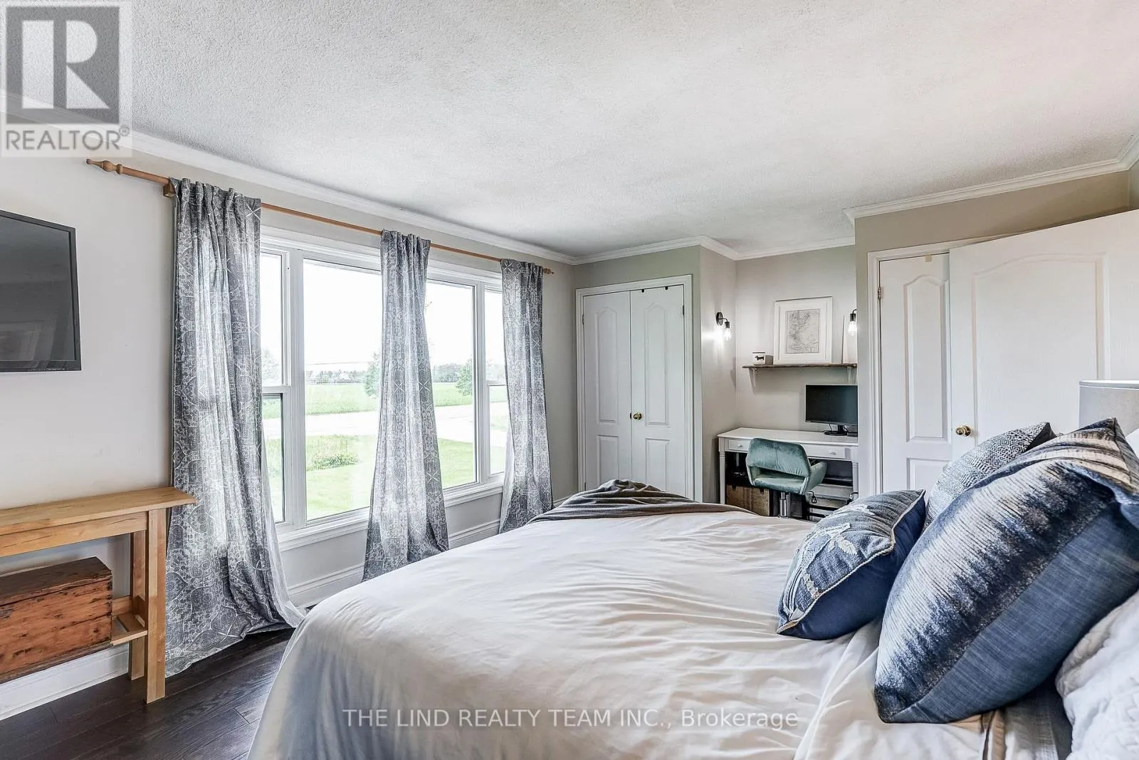 19505 BATHURST STREET