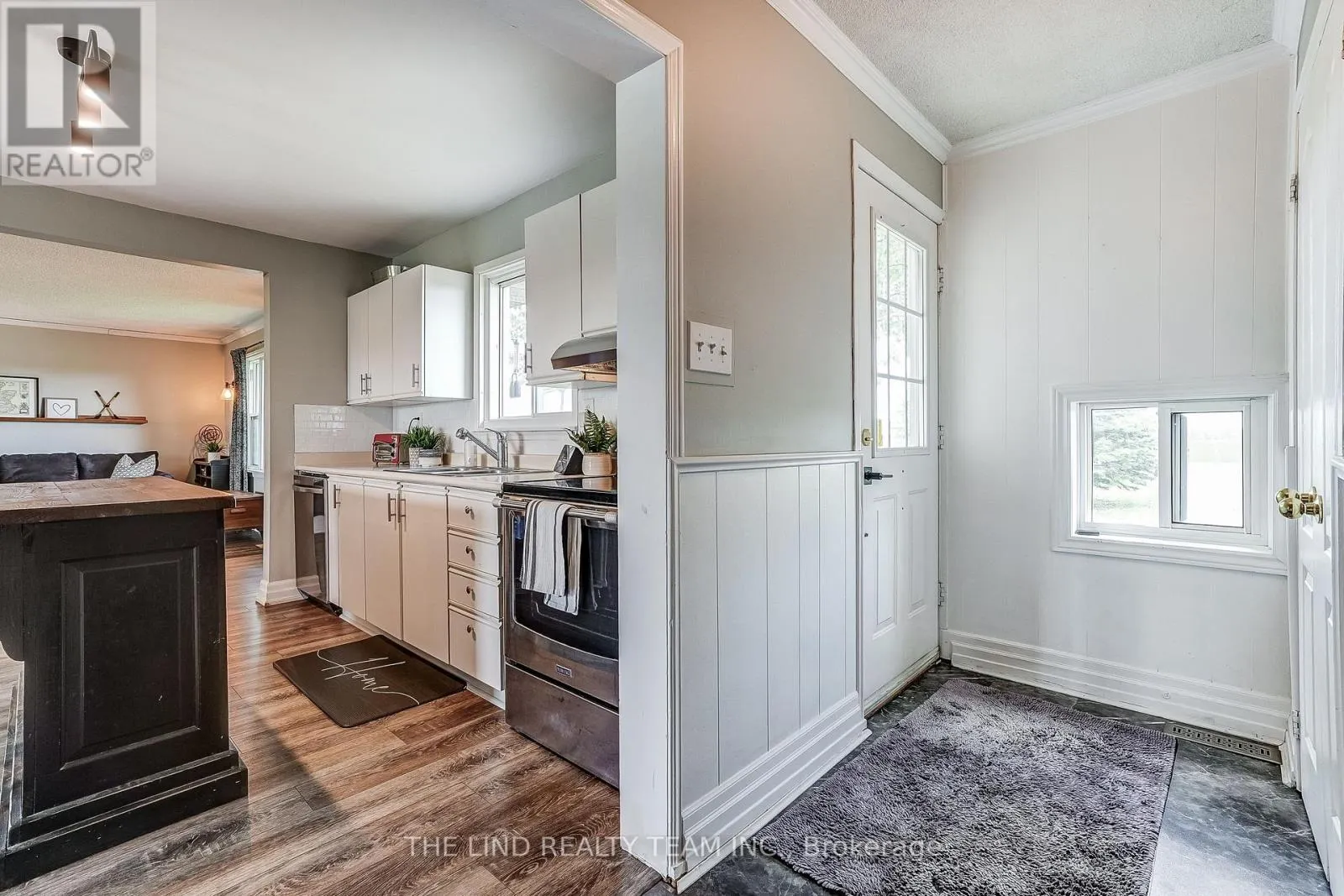 19505 BATHURST STREET
