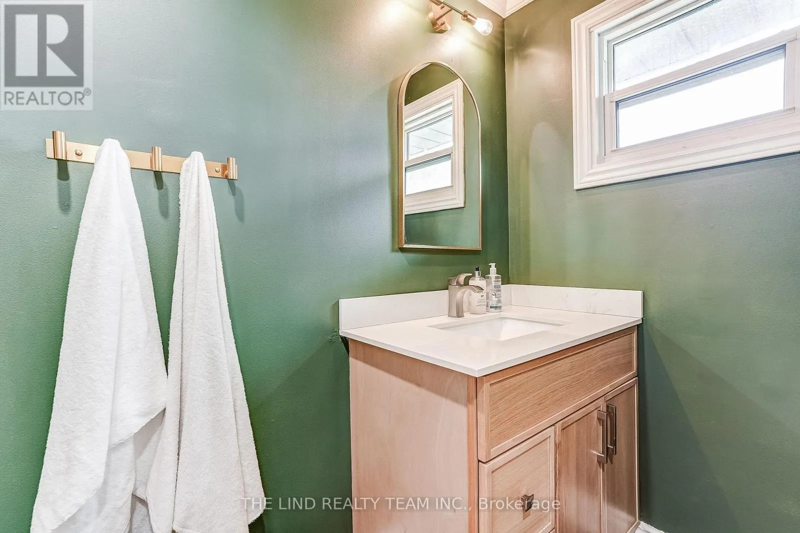 19505 BATHURST STREET