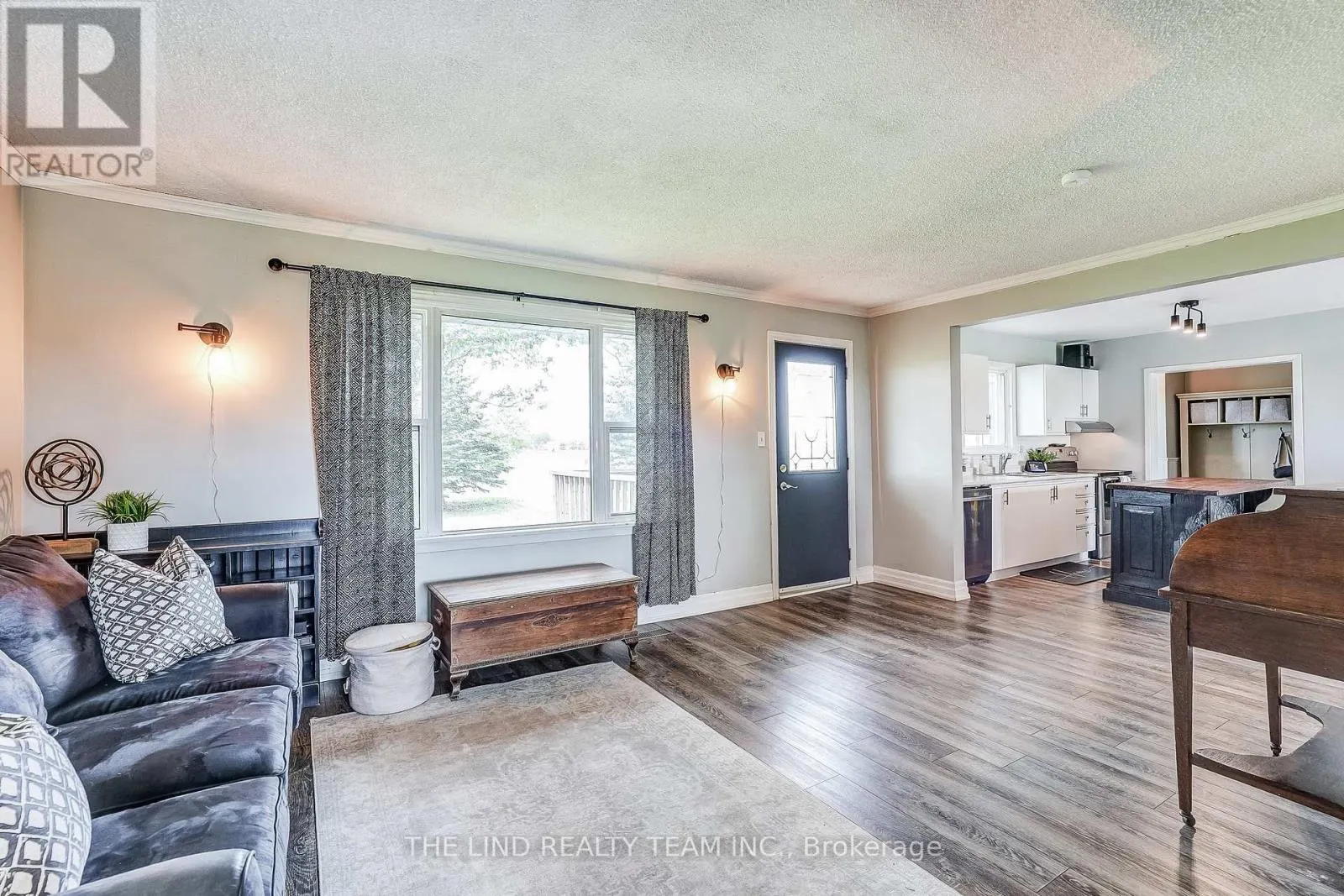 19505 BATHURST STREET