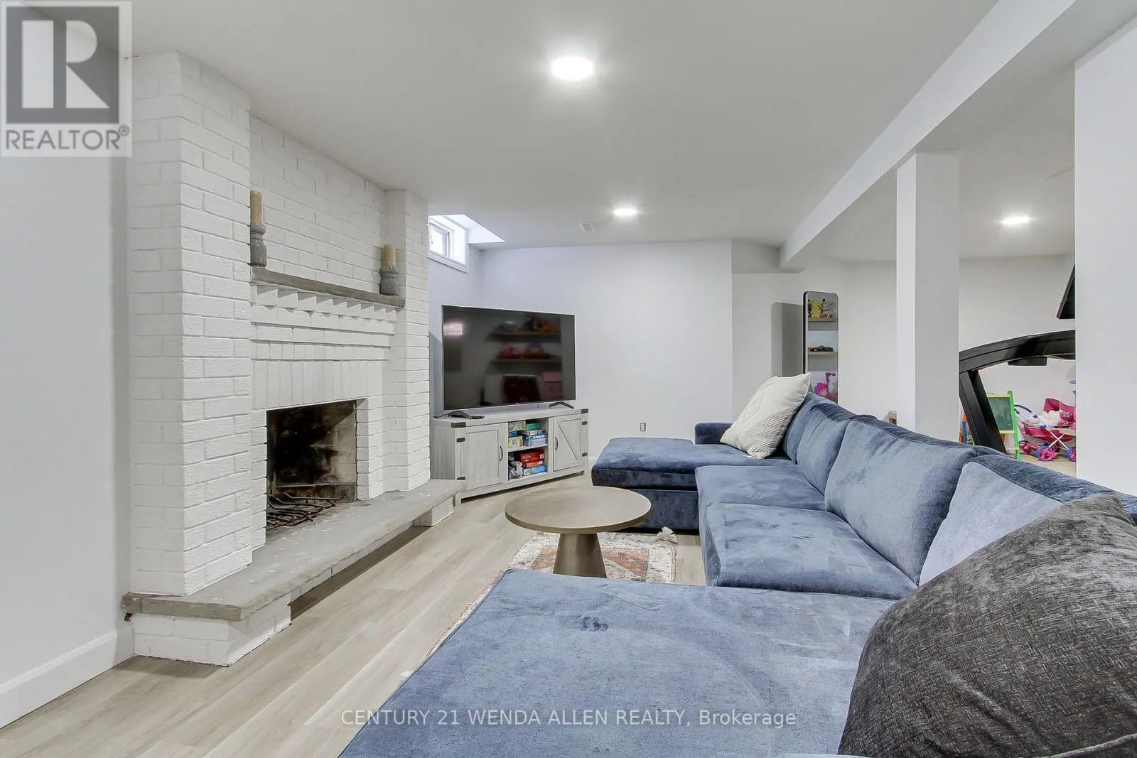 156 GWENDOLYN BOULEVARD