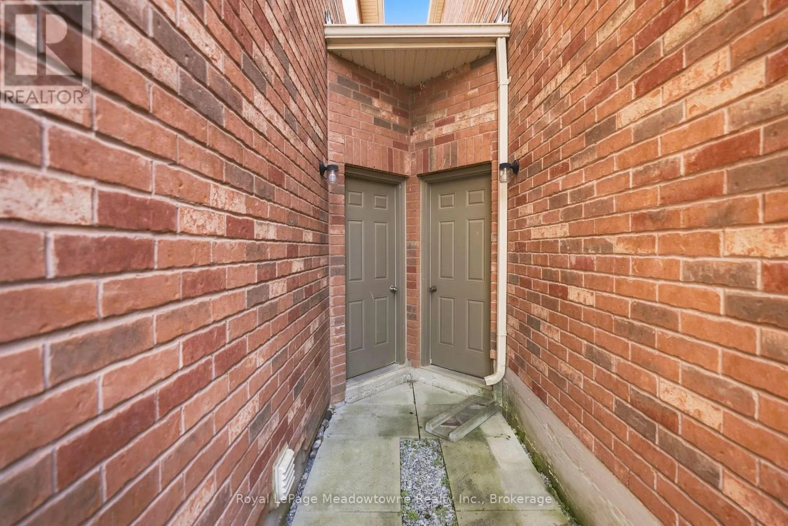 140 LAURENDALE AVENUE