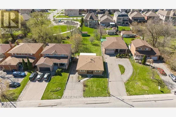 163 ELGIN MILLS ROAD W