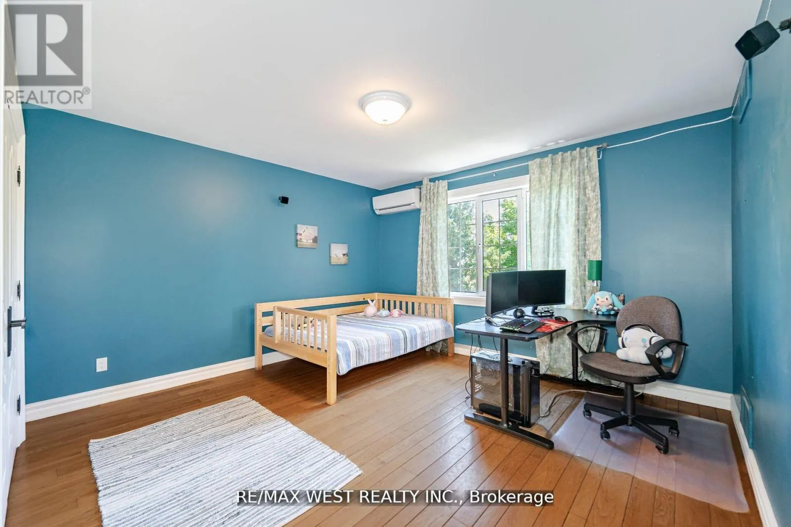 7 STEWART CRESCENT