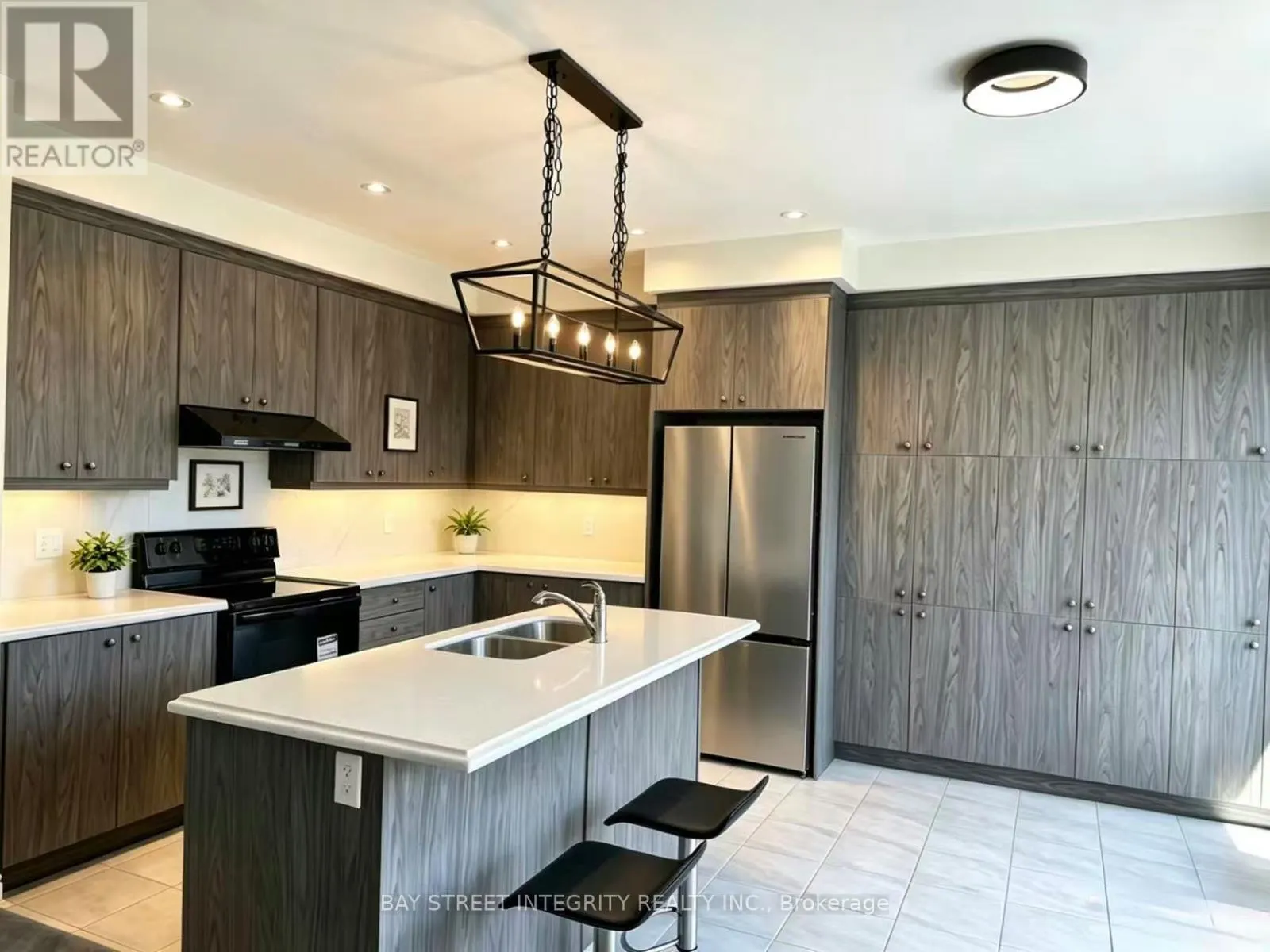 41 KENNETH ROGERS CRESCENT