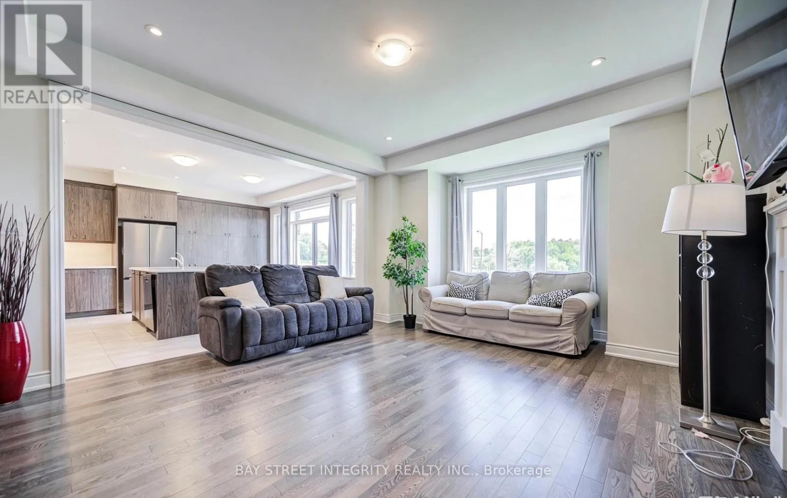 41 KENNETH ROGERS CRESCENT
