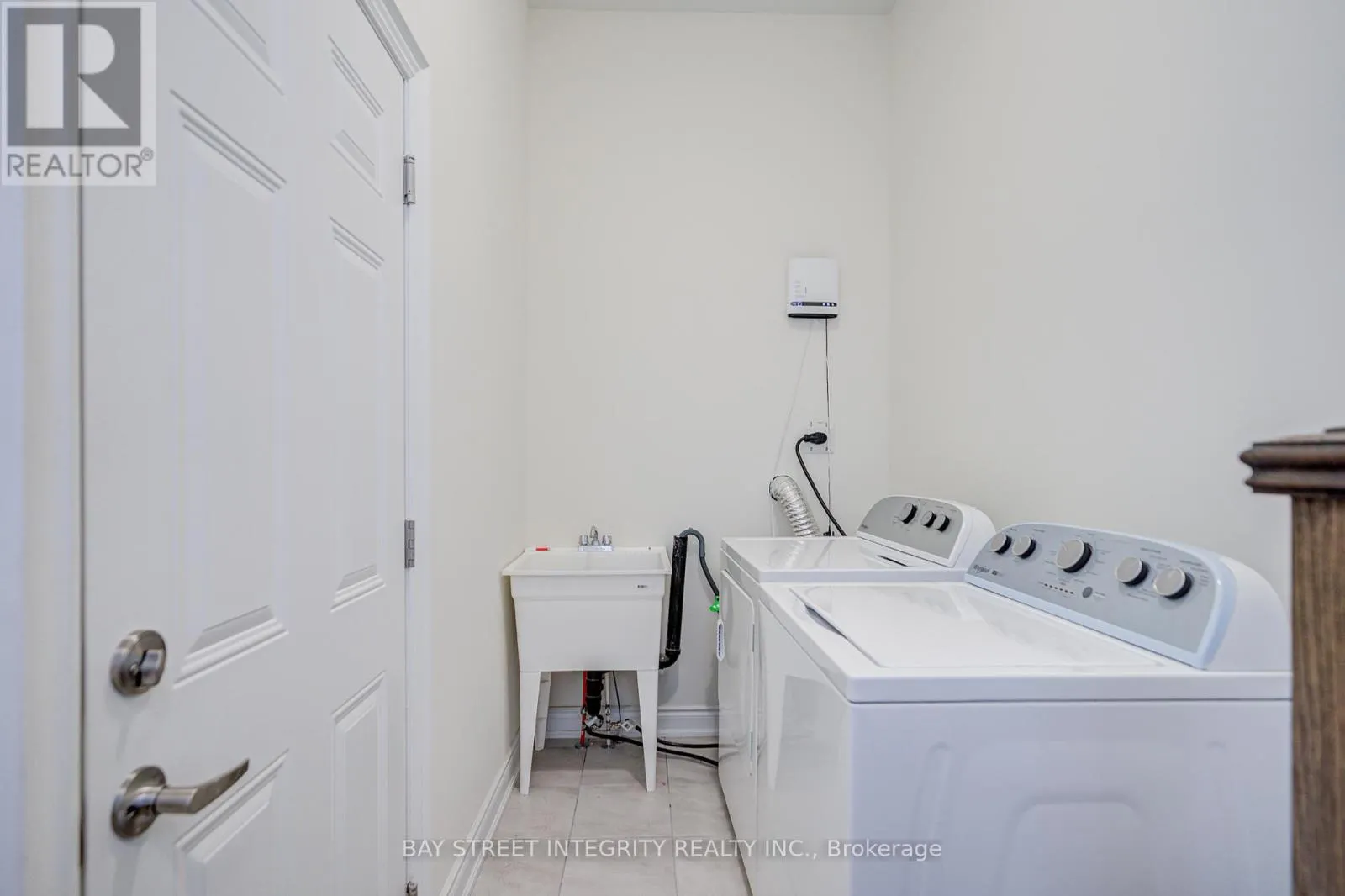 41 KENNETH ROGERS CRESCENT