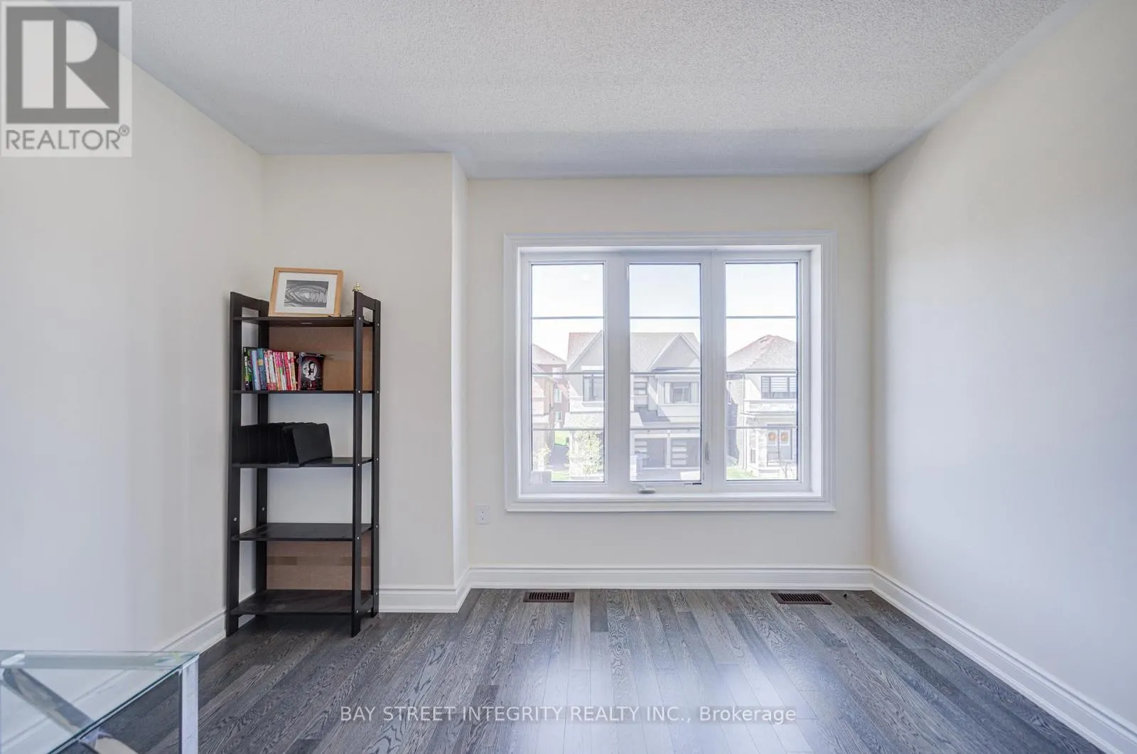 41 KENNETH ROGERS CRESCENT