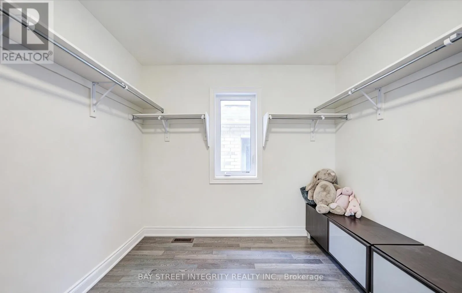 41 KENNETH ROGERS CRESCENT