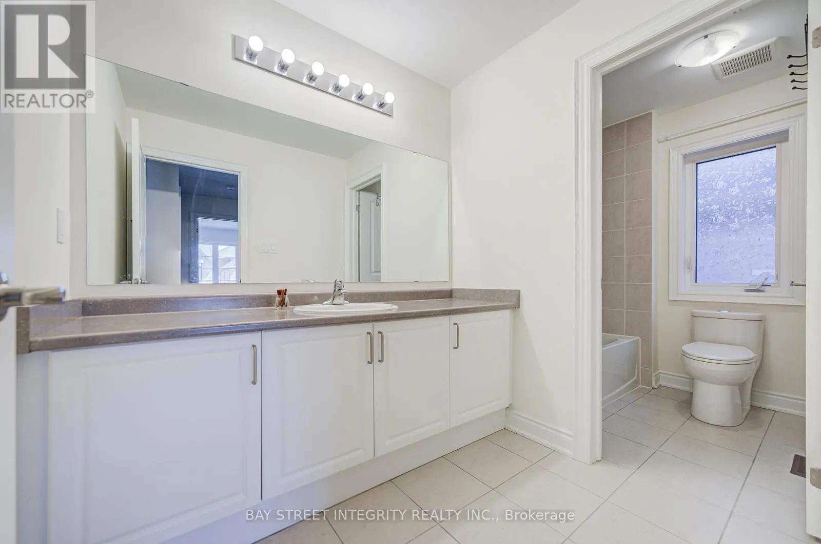 41 KENNETH ROGERS CRESCENT