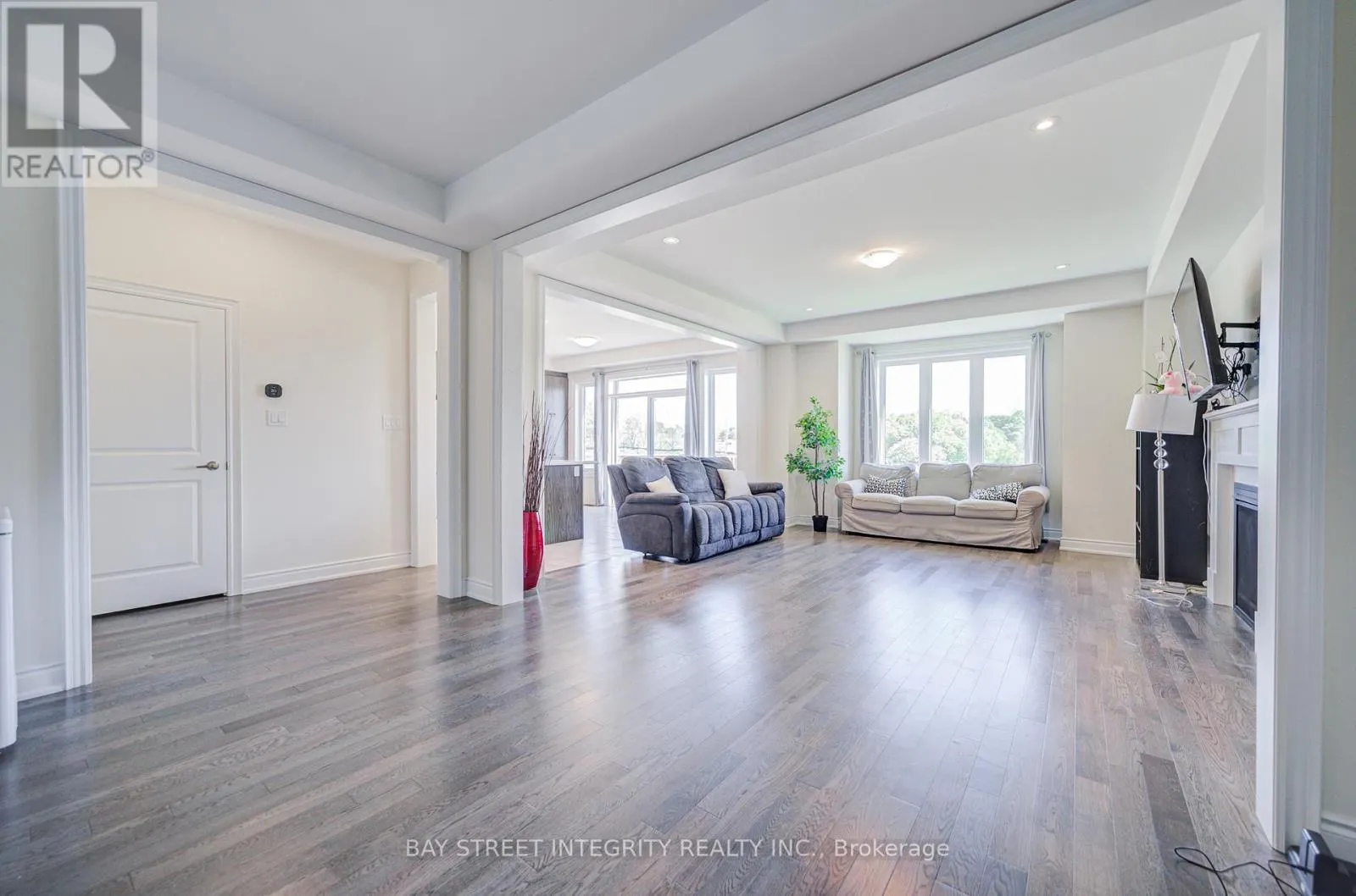 41 KENNETH ROGERS CRESCENT