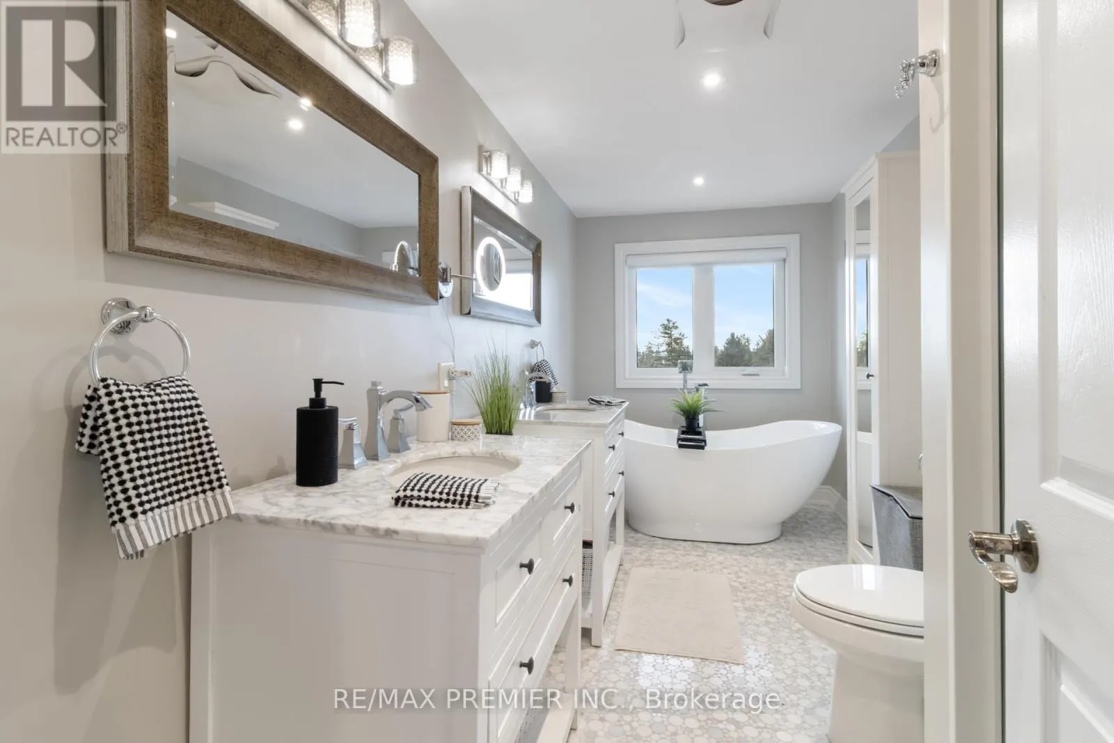 60 NOBLEVIEW DRIVE
