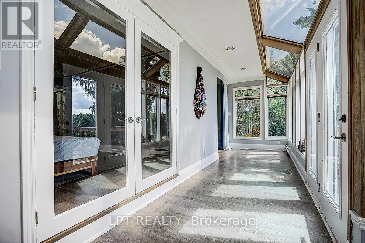 38 METROPOLITAN CRESCENT