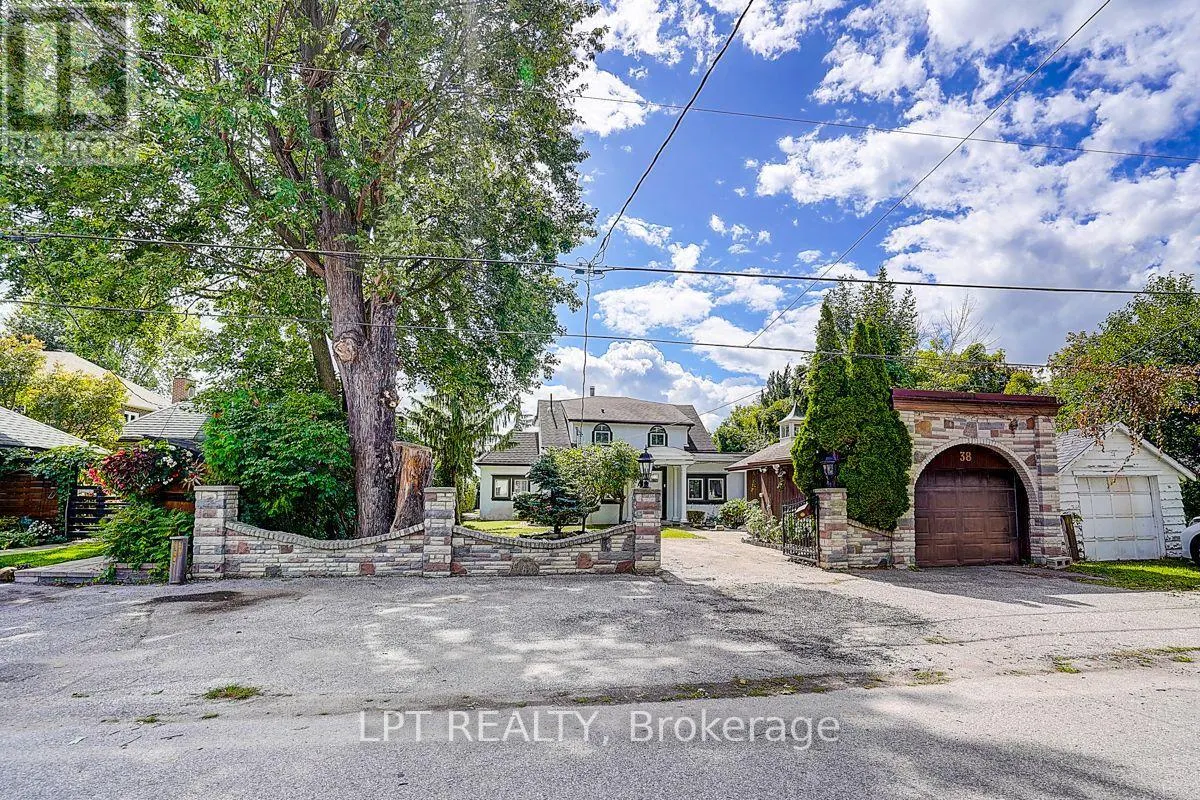 38 METROPOLITAN CRESCENT