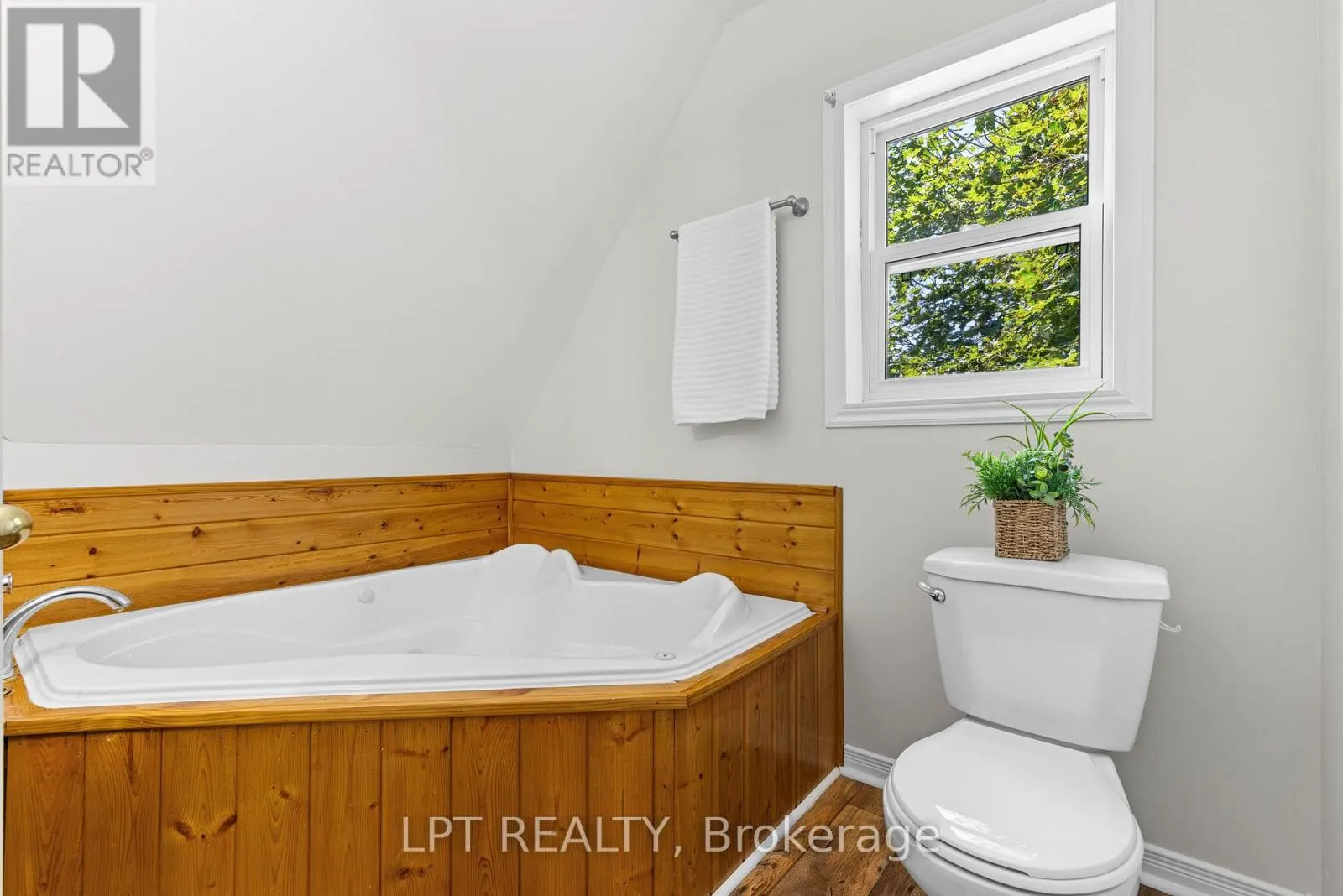 77 MUNRO ST WEST STREET W