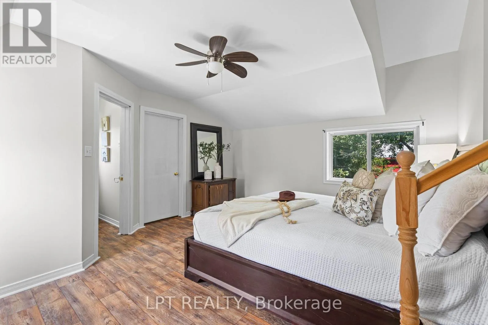 77 MUNRO ST WEST STREET W