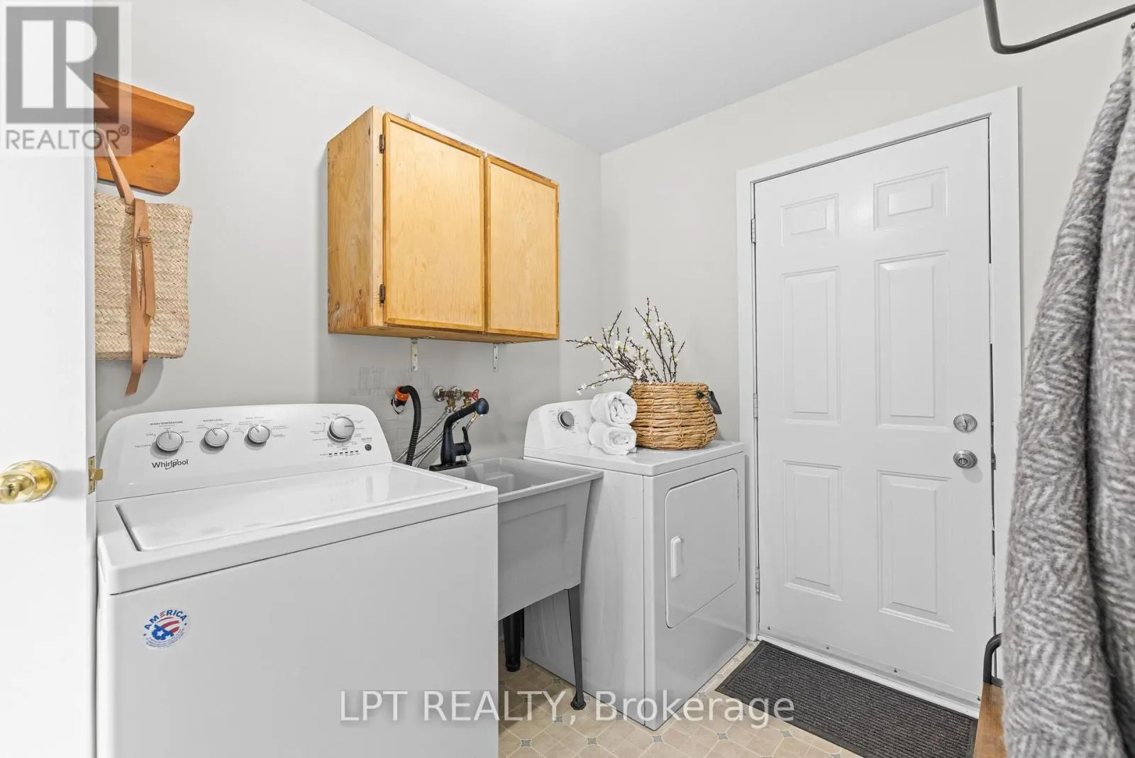 77 MUNRO ST WEST STREET W