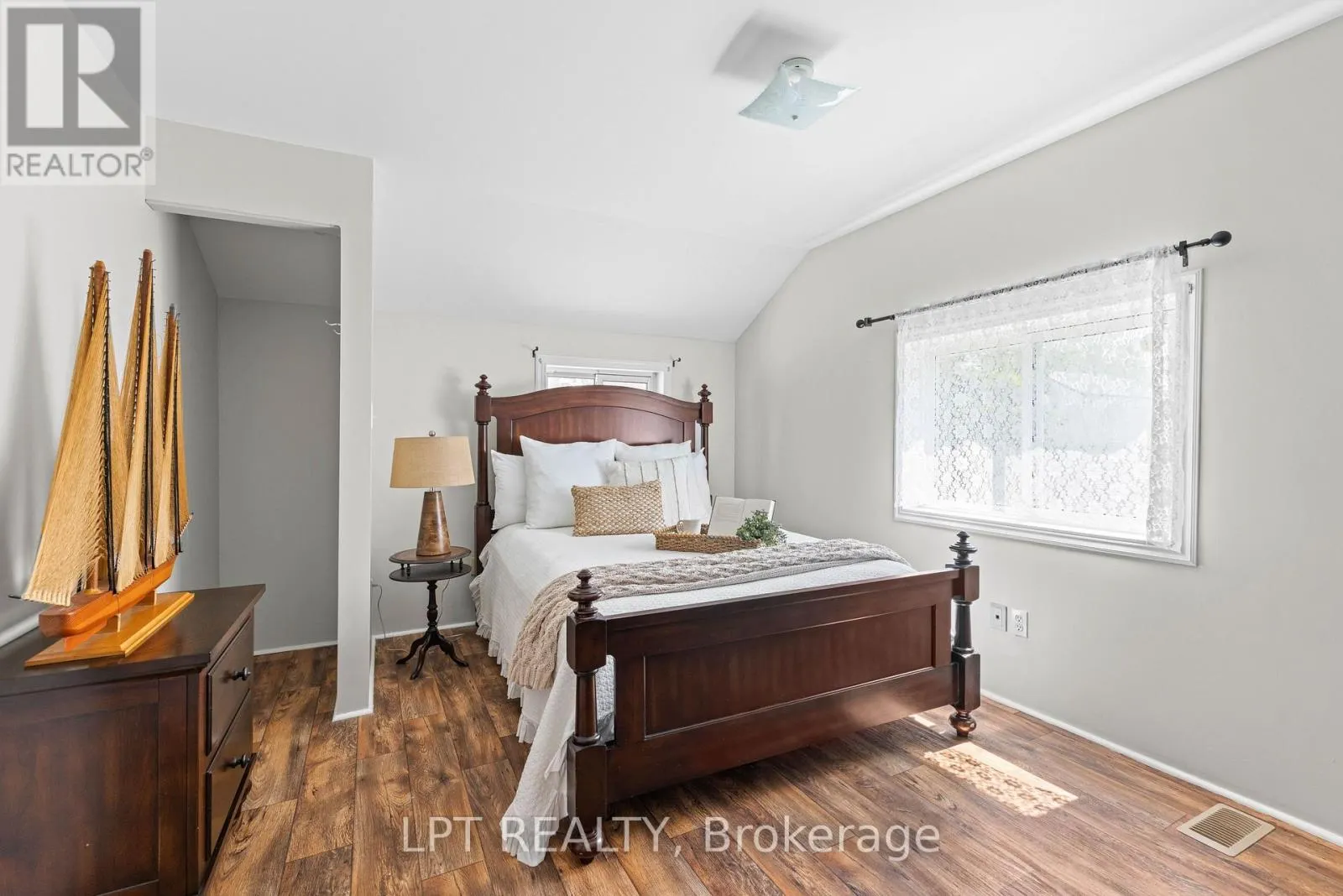 77 MUNRO ST WEST STREET W