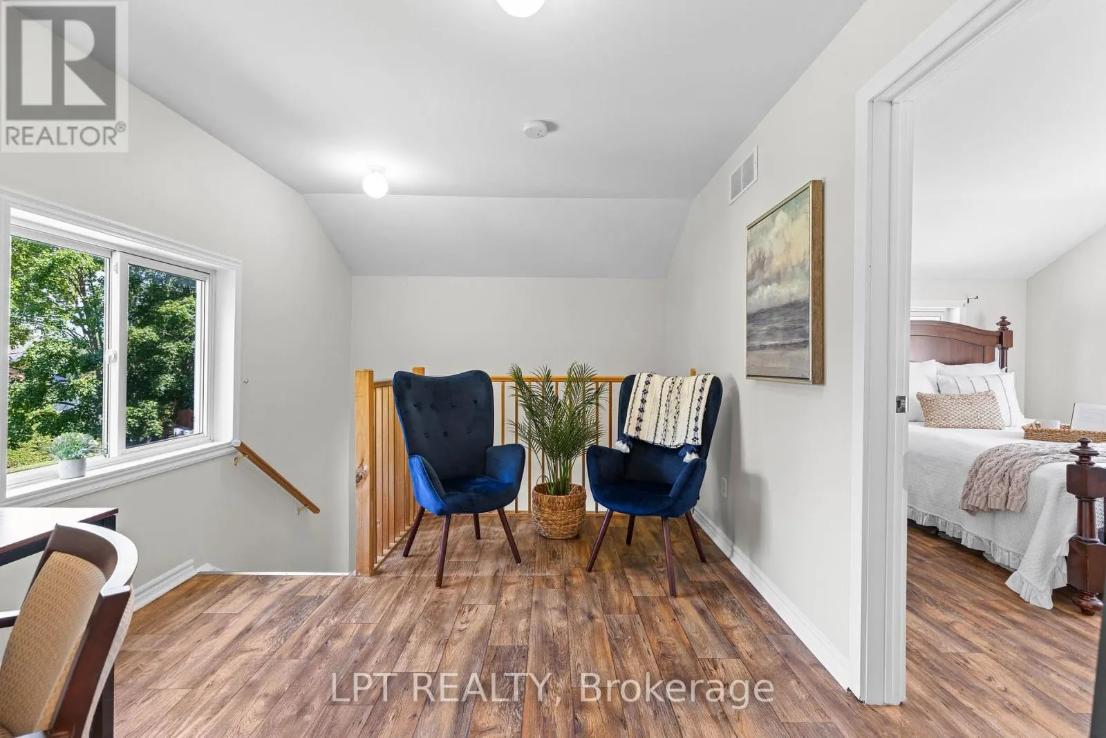 77 MUNRO ST WEST STREET W