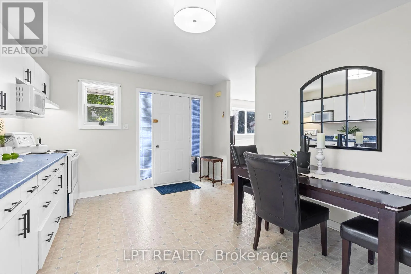 77 MUNRO ST WEST STREET W