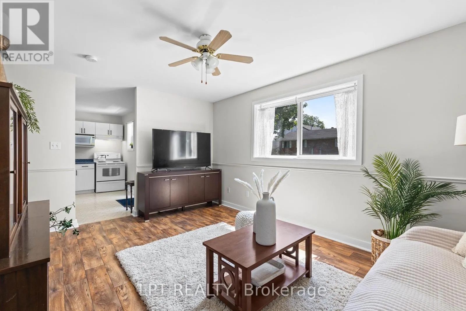 77 MUNRO ST WEST STREET W