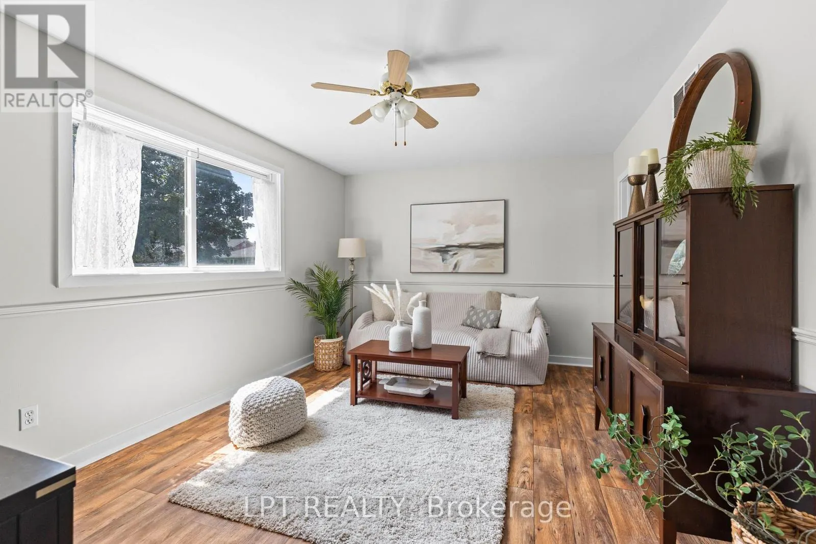77 MUNRO ST WEST STREET W
